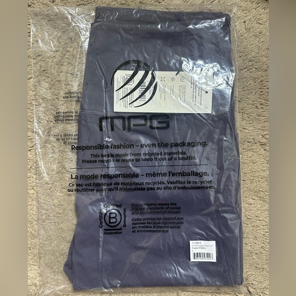 MPG High-Waisted Leggings - Picture 7 of 7